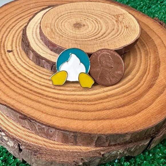 Donald Duck Butt Tush Enamel Pin/ Brooch - Picture 2 of 5
